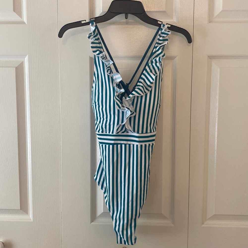 Cupshe one piece bathing suit. Brand new! Size Large.